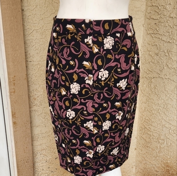 Ann Taylor LOFT  Black & Mauve Plum Floral Vine Print Preppy Pencil Skirt‎ - Picture 6 of 7